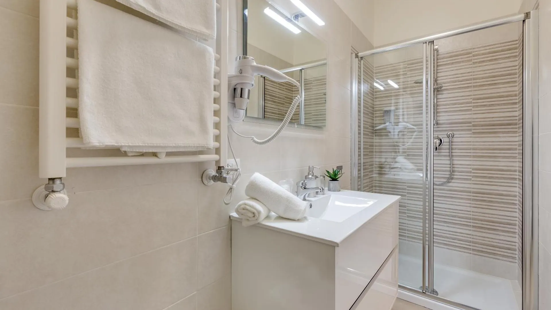 Rooms Vidar Train Station البندقية 0*,  إيطاليا